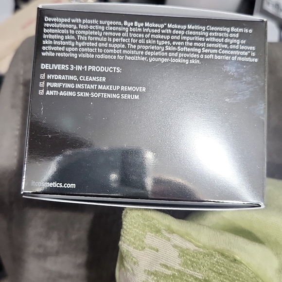 It Cosmetics BYE BYE Makeup - Picture 3 of 4